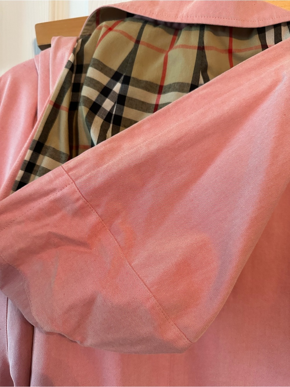 Burberry Pink Trench Coat with Signature Check Lining - Picture 7 of 9